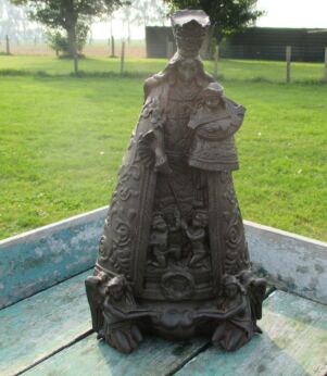 Gorgeous Virgin Mary Madonna with Child Statuette Concrete Angels Ornate Heavy