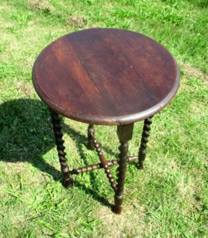 Beautiful Small Barley Twist Wood Round Coffee Side Table Foldable