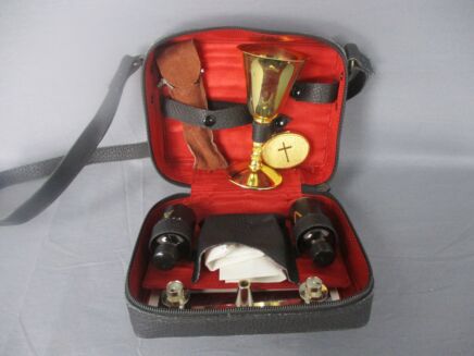 Vintage Portable travel Set Case Holy Communion Priest Natale Salvardi Italy