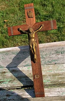 Lovely Small Vintage Wooden Crucifix Cross Spelter Corpus Jesus Wall Hanging