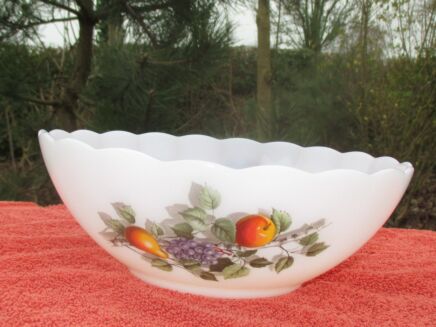 Vintage Arcopal France Bowl Dish fruits de France motif retro Milk Glass French