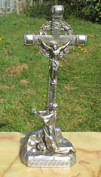 Large Antique Ornamental Zamac Metal Jesus Christ Cross Crucifix Praying Woman