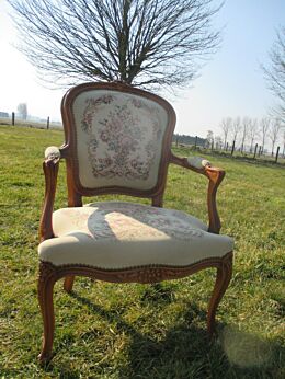 Antique Arm Chair Fauteuil Louis XV style Gobelin Tapestry Carved Wood Hobnails