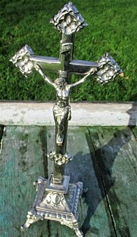 Antique Standing Table Crucifix Christ Zamac Cross Memento Mori 4 angels Lovely