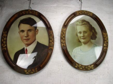 antique couple Pair Picture Frames Stunning Couple Man Woman Oval Wood Resin 17"