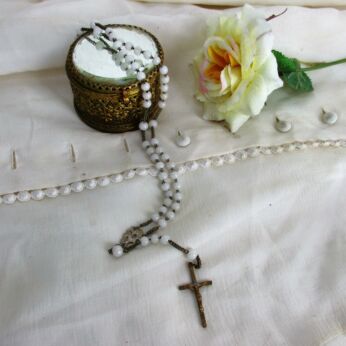 Vintage resin Rosary Catholic Nun Necklace White Round Prayer Beads Decorative