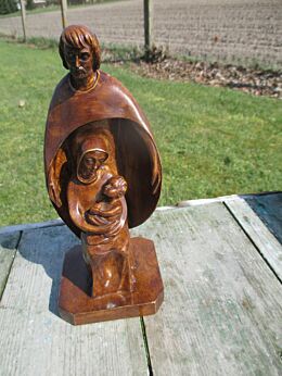 Small statuette Figurine Family Mother and Child Father Protection Resin Lovely
