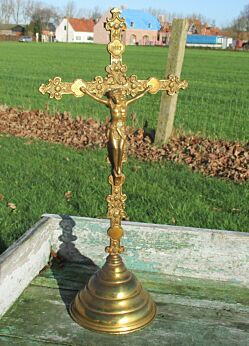 Vintage Ornate Brass Jesus Christ Standing Table Cross Crucifix Memento Mori