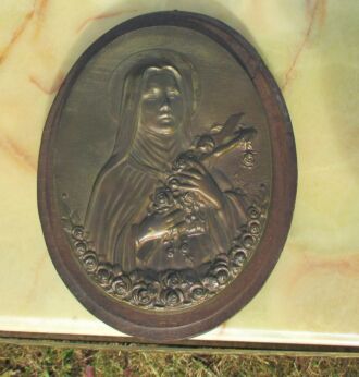 Vintage Oval Brass Wall Plaque St Therese Of Lisieux Wood Saint Theresa Flowers