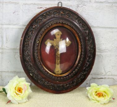 Vintage Oval Ornate Frame Red Velvet Convex Glass Jesus Christ Crucifix