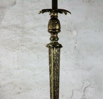 Gorgeous Floor Standing Lamp Ornate Brass Claw Feet Hollywood regency