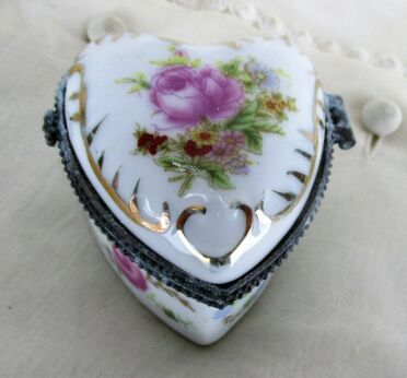 French Marked Romantic Pill Box Heart Shaped Hinged  Roses Lovely Porcelain
