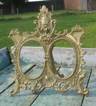 Vintage Double picture frame gold gilt brass oval decorative Ornate