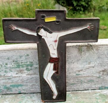Small Mid Century Design Ceramic Modernist Crucifix Paul Vermeire era Amphora