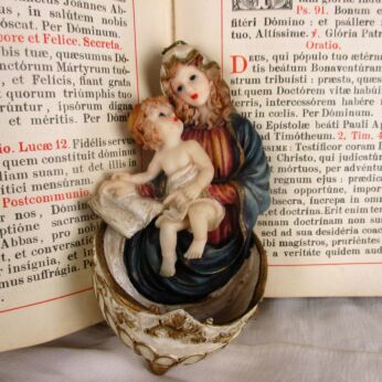 Vintage Holy Water Font Resin Virgin Mary Child reading Bible Wall Hanging