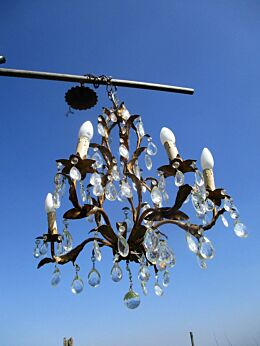 Gorgeous Hollywood Regency Chandelier Leaves Gilt Metal Tole 5 arm Prisms