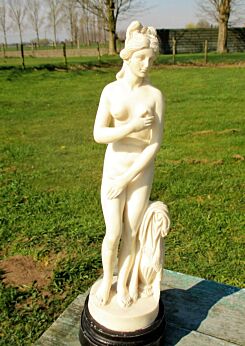 Vintage Italian Statuette Art Sculpture Base Resin Woman