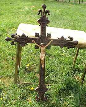 Very Lovely Carved Wood Hanging Crucifix Cross Jesus Christ Decorative Vintage