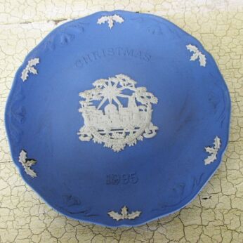 O Little town of Bethlehem Christmas Plate 1995 Jasperware Baby Blue Lavendel