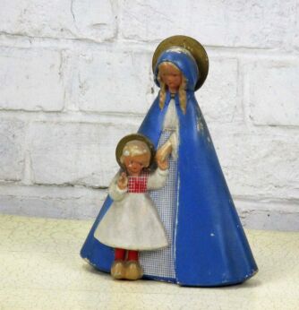 Dutch Virgin Mary Madonna With Infant Child Wooden Shoes Plaster Statue 9.05"