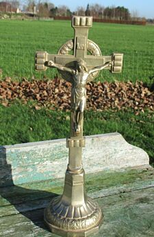 Antique zamac Art Brass Ornate Jesus Christ Table Cross Crucifix Memento Mori