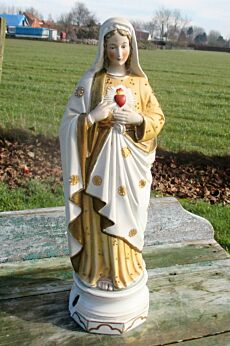 Beautiful Virgin Mary Madonna Holy Heart Porcelain Statuette Lovely