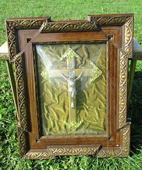 Large Antique Frame Dome Glass Ornate Chalk Frame Jesus Crucifix Plaster green