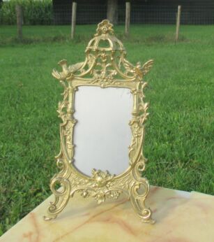 Vintage antique picture frame gold gilt brass oval decorative ornate Doves