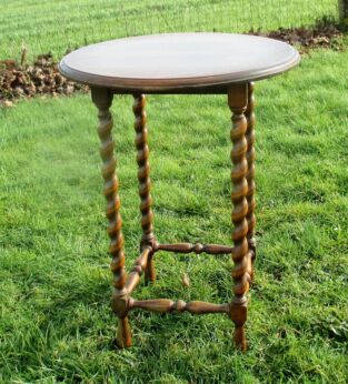 Antique Round Barley Twist Side Coffee table Display Plant Stand Lovely