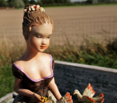 Gorgeous Figurine Capodimonte Cesare Villari Italy Girl Birds Porcelain Signed