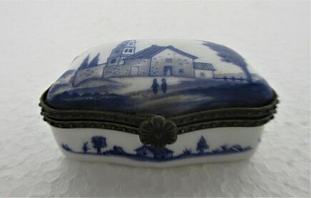 Delft Blue white Romantic Pill Box Hinged Dutch Scene Antique Lovely