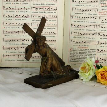 Small statue Figurine Jesus Christ carrying His Cross Spelter Lovely