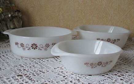 Vintage 3 piece Pyrorey Dynaware Oven dishes Casseroles brown Floral motif