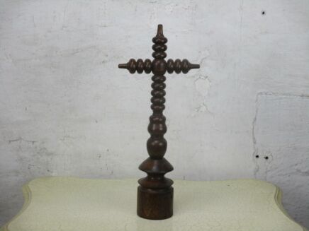 Carved Wood Table Standing Crucifix Bobbin Edwardian jesus Christ 16.14"