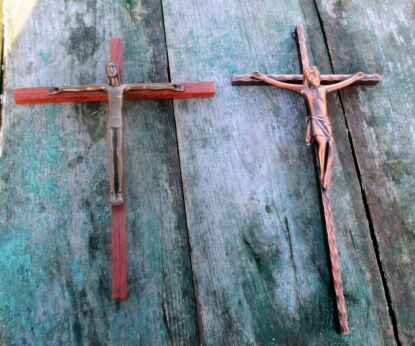 2 small Hanging Crucifixes Christianity Cross Jesus Catholic Religious