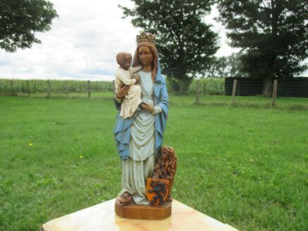 Gorgeous Virgin Mary Madonna with Child Statuette Flanders Lion Vintage