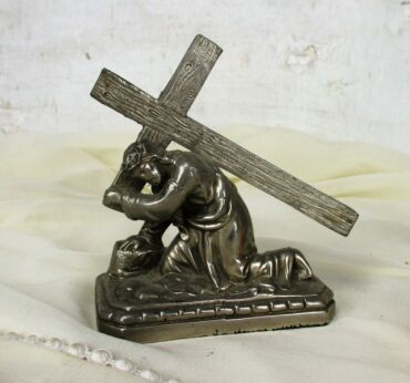 Miniature Small statue Jesus Christ carrying His Cross Spelter