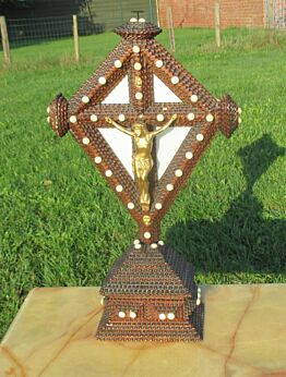 Tramp art Standing Crucifix Hand Made Carved wood Jesus Christ Cross Rare