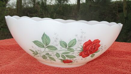 intage Arcopal France Bowl Dish Swirled Milk Glass Romantic Red Rose pattern