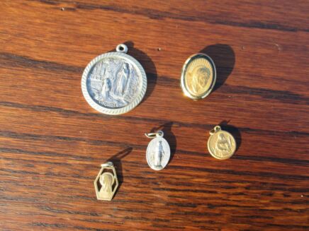 Lot of 5 Medals Notre Dame de Lourdes Our Lady of Lourdes Virgin Mary France