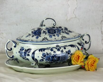 Gorgeous Lidded Tureen On Serving Dish Delft Blue White Marked Royal Goedewaagen