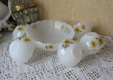 Vintage Retro Arcopal Large Bowl 8 dessert Bowl Sunflowers Bright Spring