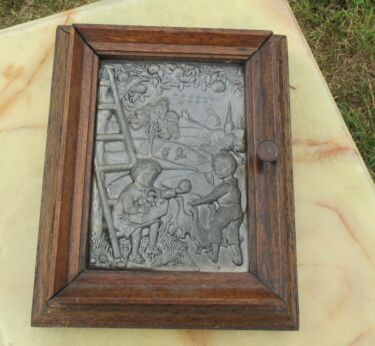 Vintage Wood Pewter Key Rack Box Storage Cabinet Decorative Landscape Lovely