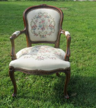 Antique Arm Chair Fauteuil Louis XV style Gobelin Tapestry Carved Wood Stunning