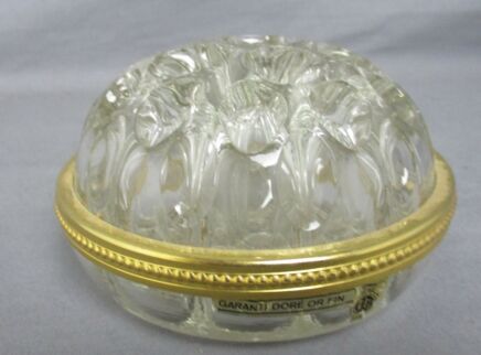 Vase Flower Holder Pique-fleurs Lovely Round Glass Doré or fin LG Marked Faux Brass Lovely