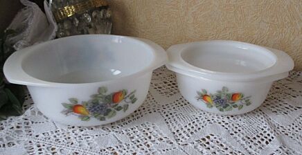 Vintage Arcopal France 2 Bowls Dishes fruits de France motif retro Milk Glass