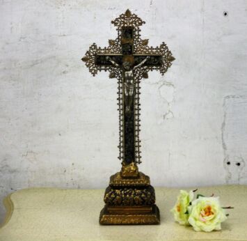 Vintage Filigree Lamb of God Jesus Christ Table Standing Crucifix Flowers HTF