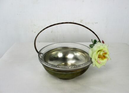 Beautiful Etched glass Bowl Dish Centerpiece Star Ornate Brass Handle Lovely Basket