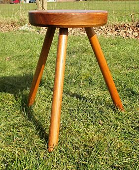 Small Wooden Milking Stool Chair Retro Tripod Legs Tabouret Crutch Plant stand