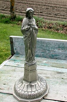 Small Statuette Figurine Base Jesus Christ Holy Heart Ornate Spelter Lovely